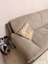 Divano elegante e comodo per il tuo soggiorno