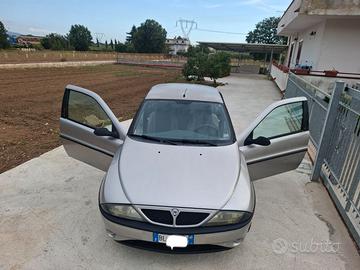 Lancia y elefantino blu