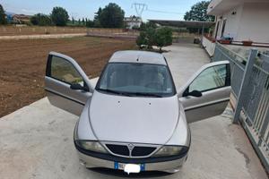 Lancia y elefantino blu