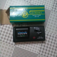 Accordatore per chitarra e basso