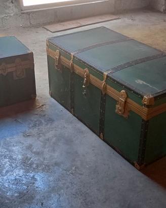 Baule verde vintage in buone condizioni.