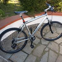 Bici trekking/MTB ibrida