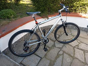 Bici trekking/MTB ibrida