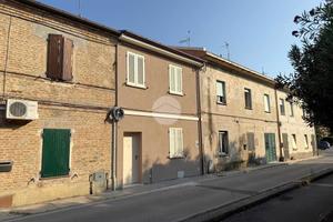 CASA SEMINDIPENDENTE A FANO