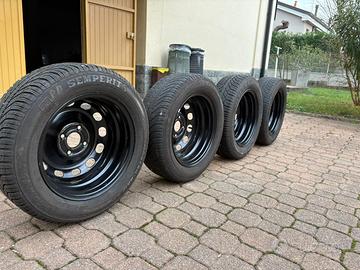 Gomme invernali e cerchi in ferro 15 pollici Ford