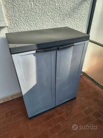 Mobiletto in plastica dura da esterno come NUOVO
