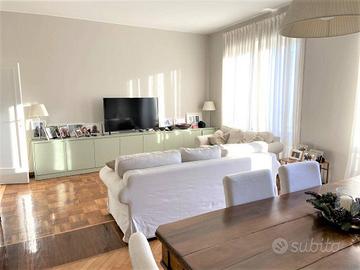 Appartamento di 150 m² con 4 locali a Milano