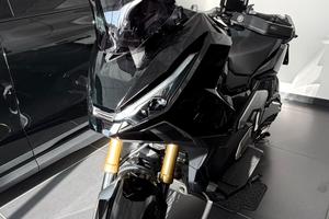 X-Adv 750 Akrapovic 2025 300km accessori