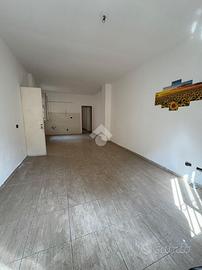 2 LOCALI A AFRAGOLA