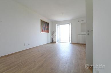 3 LOCALI A ACQUAVIVA PICENA