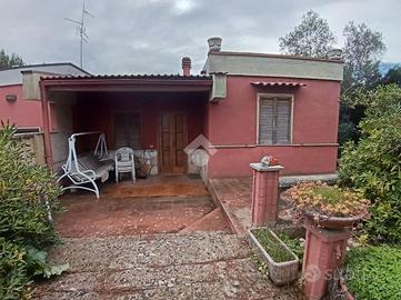 VILLA A SCHIERA A CASSANO DELLE MURGE