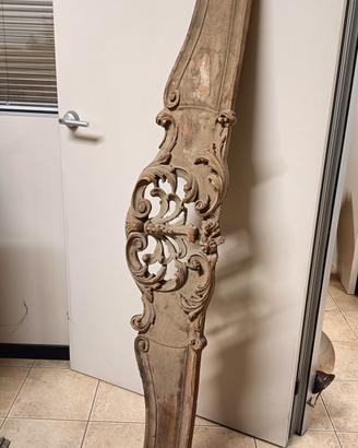 antica cimasa in legno intagliato 
