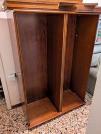 Libreria / mobile a scaffali in legno con ripiani 