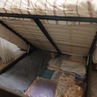Letto matrimoniale con cassettone contenitore