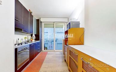 TRILOCALE IN CENTRO CON POSTO AUTO