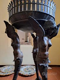 tripode per fioriera in bronzo