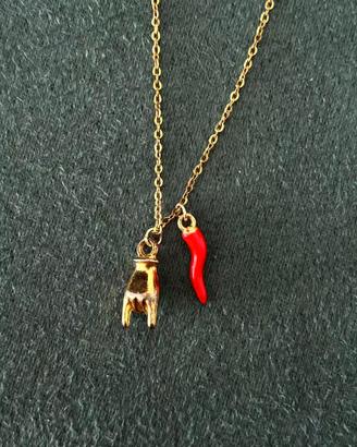 Collana con corno portafortuna e mano