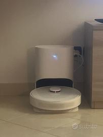 Robot aspirapolvere e lavapavimenti