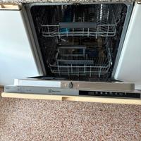 Lavastoviglie ad incasso Electrolux