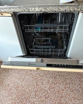 Lavastoviglie ad incasso Electrolux