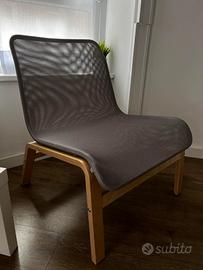Poltrona IKEA grigia in legno