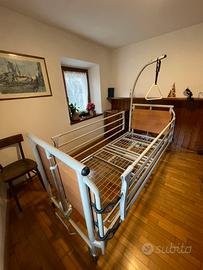 Letto ospedaliero articolato