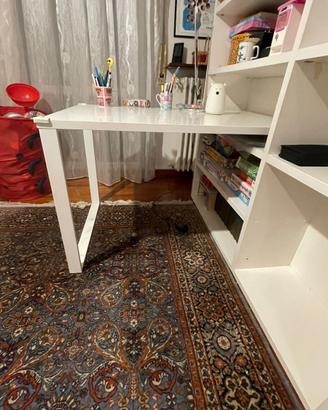 Libreria  con  scrivania moderna