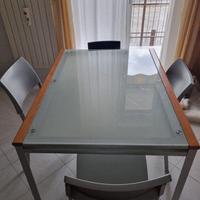 Tavolo allungabile più 4 sedie