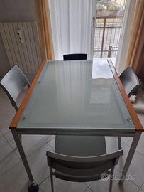 Tavolo allungabile più 4 sedie