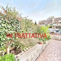 VILLA A SCHIERA A ROMA