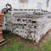 Pali in cemento per vigneti, frutteti o recinzioni