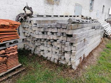 Pali in cemento per vigneti, frutteti o recinzioni
