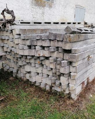 Pali in cemento per vigneti, frutteti o recinzioni