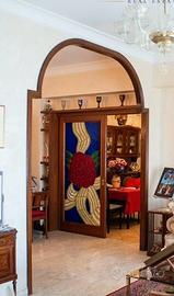 Porta scorrevole con vetrata artistica 