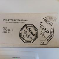 Scatola di etichette adesive