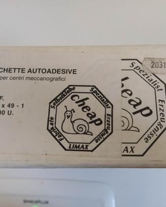 Scatola di etichette adesive