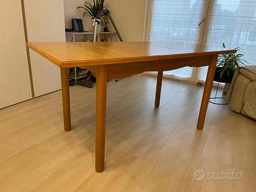 Tavolo in legno allungabile