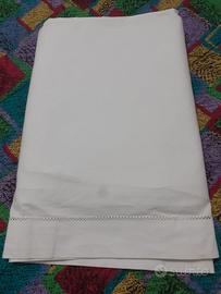 lenzuolo bianco matrimoniale