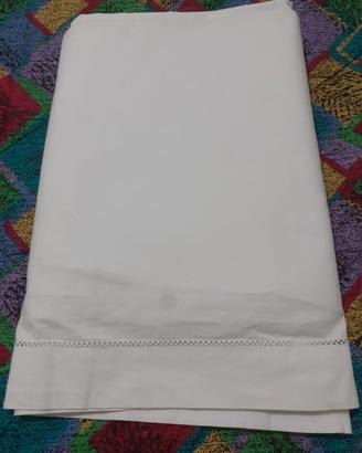 lenzuolo bianco matrimoniale