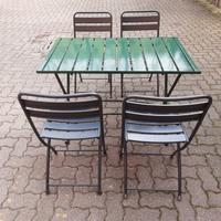 Tavolo e sedie pieghevoli 