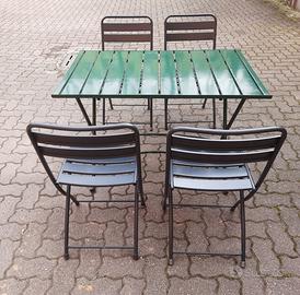 Tavolo e sedie pieghevoli 