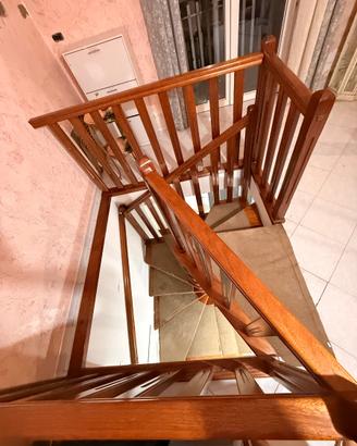 Scala in legno a chiocciola