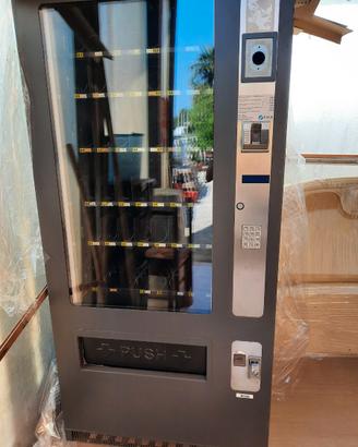 DISTRIBUTORE AUTOMATICO REFRIGERATO