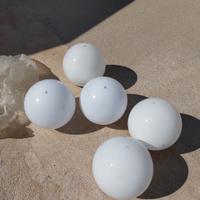 sfere bianche con portalampada