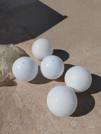 sfere bianche con portalampada