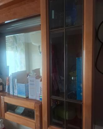 Specchiera e mobile bagno