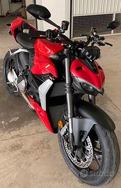 Ducati streetfighter v2
