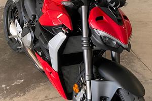 Ducati streetfighter v2