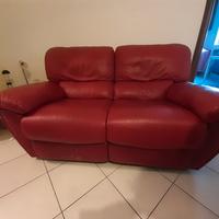 Divano pelle con poggiapiedi estraibile 