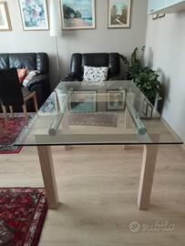 Tavolo in legno e vetro